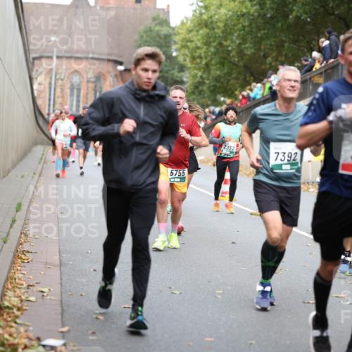 05.10.2025 - 20. swb-Marathon Bremen Michael Strokosch http://msf.ph/oto/9220662 05.10.2025 12:50:07 Laufen 5755, 2352, 7392, 360 meine-sportfotos.de
