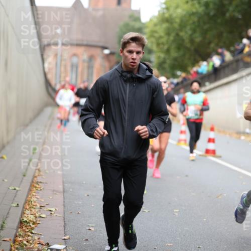 05.10.2025 - 20. swb-Marathon Bremen Michael Strokosch http://msf.ph/oto/9220664 05.10.2025 12:50:07 Laufen  meine-sportfotos.de