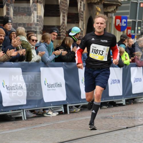05.10.2025 - 20. swb-Marathon Bremen Strokosch-Dieckow http://msf.ph/oto/9220666 05.10.2025 10:36:22 Ziel 11013, 11185, 11687 meine-sportfotos.de