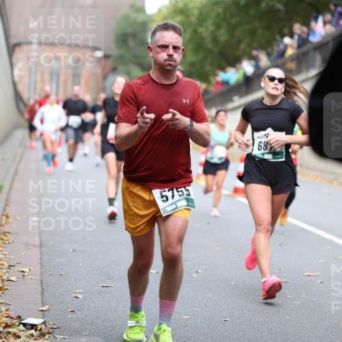 05.10.2025 - 20. swb-Marathon Bremen Michael Strokosch http://msf.ph/oto/9220667 05.10.2025 12:50:09 Laufen 5755, 68 meine-sportfotos.de