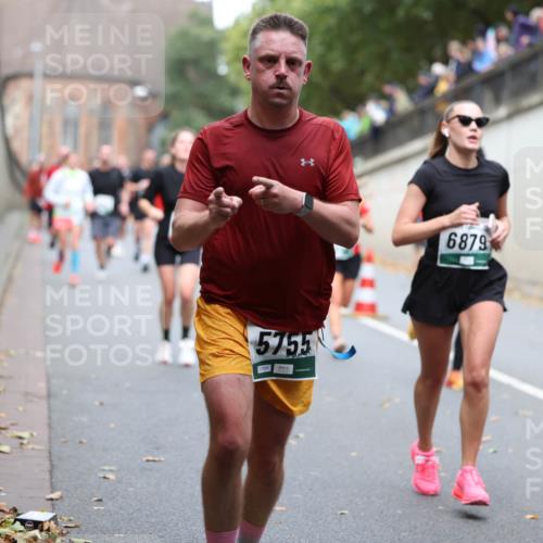 05.10.2025 - 20. swb-Marathon Bremen Michael Strokosch http://msf.ph/oto/9220668 05.10.2025 12:50:09 Laufen 5755, 6879 meine-sportfotos.de