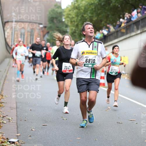 05.10.2025 - 20. swb-Marathon Bremen Michael Strokosch http://msf.ph/oto/9220671 05.10.2025 12:50:10 Laufen 7147, 6810, 3313, 35 meine-sportfotos.de