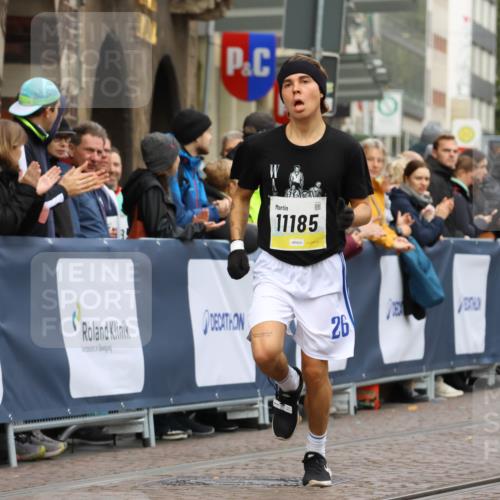 05.10.2025 - 20. swb-Marathon Bremen Strokosch-Dieckow http://msf.ph/oto/9220677 05.10.2025 10:36:26 Ziel 11185, 11687 meine-sportfotos.de