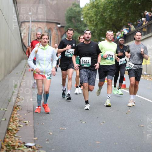 05.10.2025 - 20. swb-Marathon Bremen Michael Strokosch http://msf.ph/oto/9220685 05.10.2025 12:50:14 Laufen 3424, 2984, 089, 650, 4767 meine-sportfotos.de