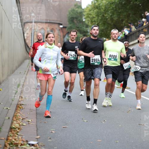 05.10.2025 - 20. swb-Marathon Bremen Michael Strokosch http://msf.ph/oto/9220687 05.10.2025 12:50:14 Laufen 9977, 197, 3424, 9089, 296, 2984, 650, 4767 meine-sportfotos.de