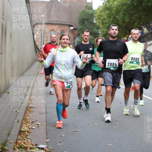 05.10.2025 - 20. swb-Marathon Bremen Michael Strokosch http://msf.ph/oto/9220688 05.10.2025 12:50:14 Laufen 31, 2984, 9089, 50, 4767 meine-sportfotos.de
