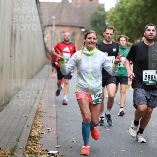 05.10.2025 - 20. swb-Marathon Bremen Michael Strokosch http://msf.ph/oto/9220690 05.10.2025 12:50:15 Laufen 2984, 089 meine-sportfotos.de