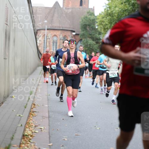 05.10.2025 - 20. swb-Marathon Bremen Michael Strokosch http://msf.ph/oto/9220698 05.10.2025 12:50:19 Laufen 7528, 675, 10, 5580, 9125 meine-sportfotos.de