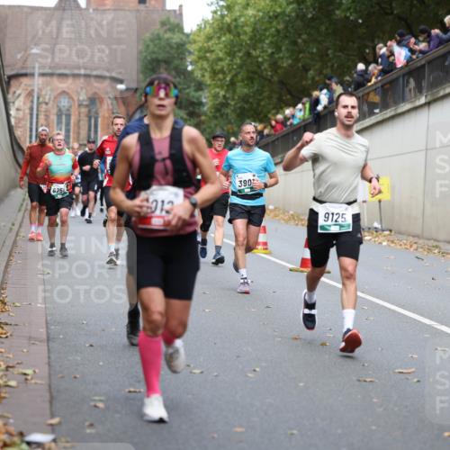 05.10.2025 - 20. swb-Marathon Bremen Michael Strokosch http://msf.ph/oto/9220702 05.10.2025 12:50:20 Laufen 675, 1912, 390, 9125 meine-sportfotos.de