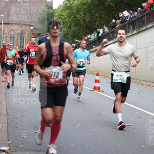 05.10.2025 - 20. swb-Marathon Bremen Michael Strokosch http://msf.ph/oto/9220703 05.10.2025 12:50:20 Laufen 6750, 516, 12, 577, 901, 9125 meine-sportfotos.de