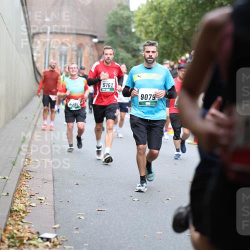 05.10.2025 - 20. swb-Marathon Bremen Michael Strokosch http://msf.ph/oto/9220705 05.10.2025 12:50:22 Laufen 6756, 5162, 9079, 1012 meine-sportfotos.de