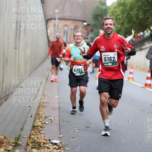 05.10.2025 - 20. swb-Marathon Bremen Michael Strokosch http://msf.ph/oto/9220710 05.10.2025 12:50:24 Laufen 6750, 5162, 6573, 6572 meine-sportfotos.de