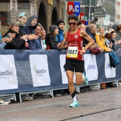 05.10.2025 - 20. swb-Marathon Bremen Strokosch-Dieckow http://msf.ph/oto/9220711 05.10.2025 10:36:29 Ziel 9527, 11185, 11687 meine-sportfotos.de