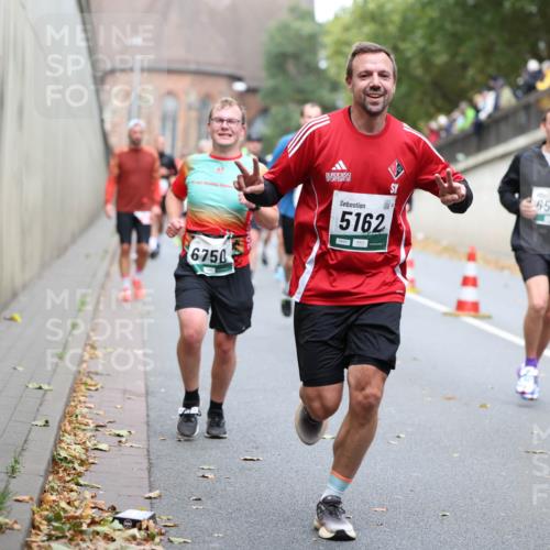 05.10.2025 - 20. swb-Marathon Bremen Michael Strokosch http://msf.ph/oto/9220712 05.10.2025 12:50:24 Laufen 6750, 5162, 04407, 6573, 6577 meine-sportfotos.de