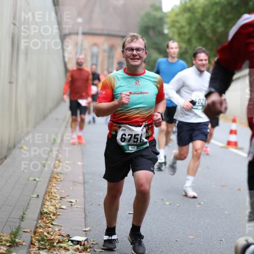 05.10.2025 - 20. swb-Marathon Bremen Michael Strokosch http://msf.ph/oto/9220714 05.10.2025 12:50:25 Laufen 675, 026, 5162 meine-sportfotos.de