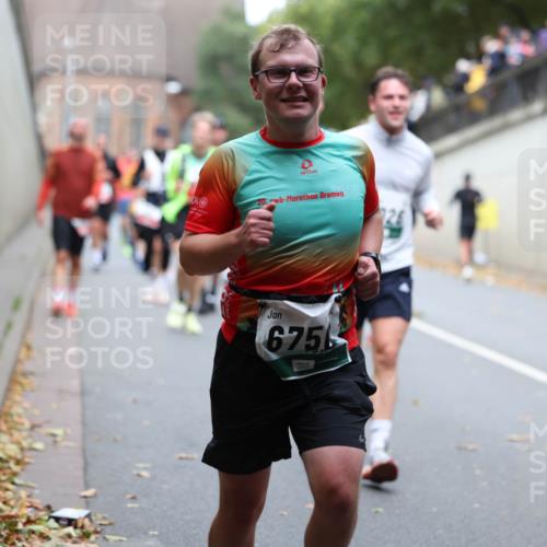 05.10.2025 - 20. swb-Marathon Bremen Michael Strokosch http://msf.ph/oto/9220717 05.10.2025 12:50:26 Laufen 20, 25, 6756, 701 meine-sportfotos.de