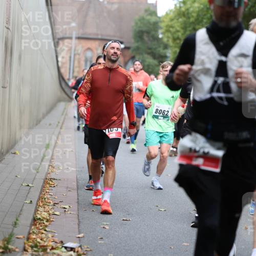 05.10.2025 - 20. swb-Marathon Bremen Michael Strokosch http://msf.ph/oto/9220733 05.10.2025 12:50:31 Laufen 8062, 3540 meine-sportfotos.de