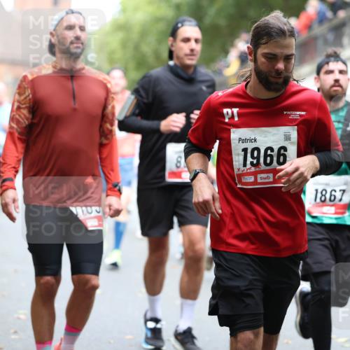 05.10.2025 - 20. swb-Marathon Bremen Michael Strokosch http://msf.ph/oto/9220740 05.10.2025 12:50:34 Laufen 8, 1966, 01637, 1867 meine-sportfotos.de