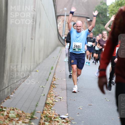 05.10.2025 - 20. swb-Marathon Bremen Michael Strokosch http://msf.ph/oto/9220744 05.10.2025 12:50:35 Laufen 2901 meine-sportfotos.de