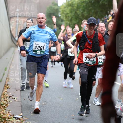05.10.2025 - 20. swb-Marathon Bremen Michael Strokosch http://msf.ph/oto/9220746 05.10.2025 12:50:36 Laufen 233, 2901, 7659, 536, 5 meine-sportfotos.de