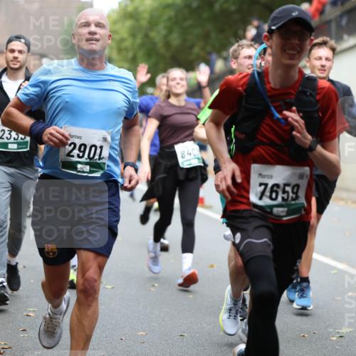 05.10.2025 - 20. swb-Marathon Bremen Michael Strokosch http://msf.ph/oto/9220749 05.10.2025 12:50:37 Laufen 233, 2901, 8408, 7659, 145, 00330 meine-sportfotos.de