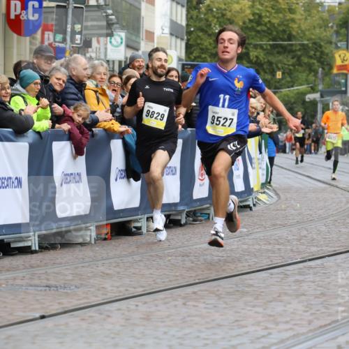 05.10.2025 - 20. swb-Marathon Bremen Strokosch-Dieckow http://msf.ph/oto/9220752 05.10.2025 10:36:37 Ziel 9527, 9829 meine-sportfotos.de