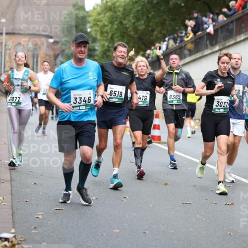 05.10.2025 - 20. swb-Marathon Bremen Michael Strokosch http://msf.ph/oto/9220757 05.10.2025 12:50:40 Laufen 7877, 3346, 6519, 8369, 4, 19, 3037, 18, 9117, 889 meine-sportfotos.de