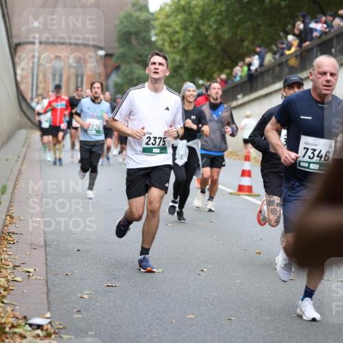 05.10.2025 - 20. swb-Marathon Bremen Michael Strokosch http://msf.ph/oto/9220771 05.10.2025 12:50:43 Laufen 1935, 2375, 7346 meine-sportfotos.de