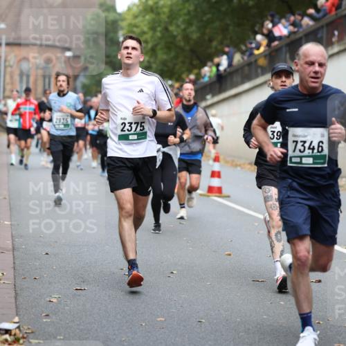 05.10.2025 - 20. swb-Marathon Bremen Michael Strokosch http://msf.ph/oto/9220772 05.10.2025 12:50:44 Laufen 2935, 2375, 39, 7346 meine-sportfotos.de