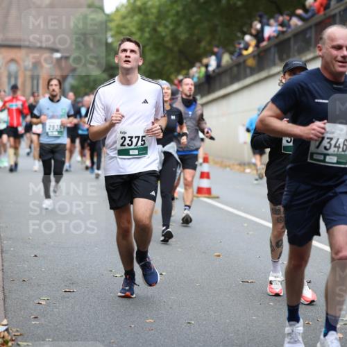 05.10.2025 - 20. swb-Marathon Bremen Michael Strokosch http://msf.ph/oto/9220773 05.10.2025 12:50:44 Laufen 2935, 2375, 7346 meine-sportfotos.de