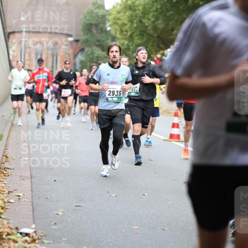 05.10.2025 - 20. swb-Marathon Bremen Michael Strokosch http://msf.ph/oto/9220777 05.10.2025 12:50:46 Laufen 9817, 2935, 2375 meine-sportfotos.de