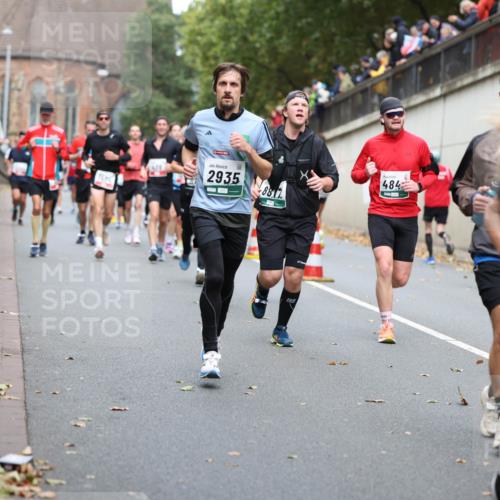 05.10.2025 - 20. swb-Marathon Bremen Michael Strokosch http://msf.ph/oto/9220778 05.10.2025 12:50:46 Laufen 7607, 2935, 484 meine-sportfotos.de