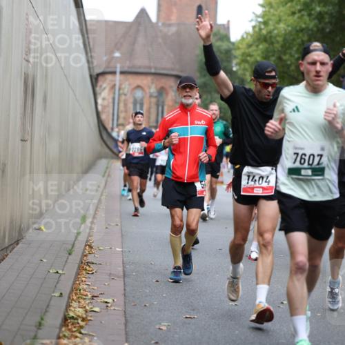 05.10.2025 - 20. swb-Marathon Bremen Michael Strokosch http://msf.ph/oto/9220792 05.10.2025 12:50:51 Laufen 2285, 1404, 7607, 406, 1840 meine-sportfotos.de