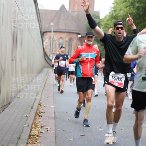 05.10.2025 - 20. swb-Marathon Bremen Michael Strokosch http://msf.ph/oto/9220794 05.10.2025 12:50:51 Laufen 7607, 1404 meine-sportfotos.de