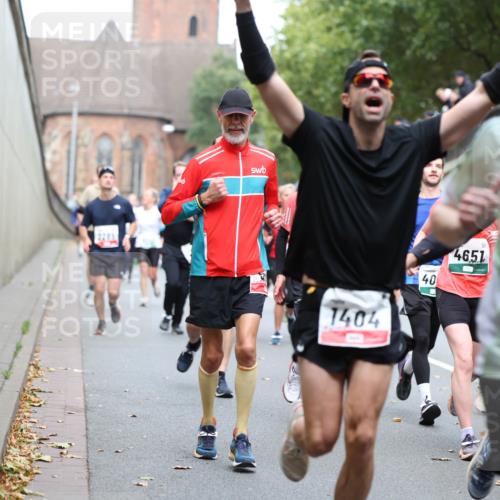05.10.2025 - 20. swb-Marathon Bremen Michael Strokosch http://msf.ph/oto/9220795 05.10.2025 12:50:52 Laufen 1404, 40, 4651, 7607 meine-sportfotos.de