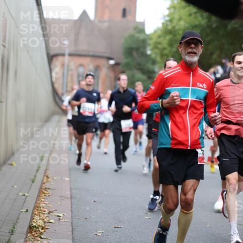 05.10.2025 - 20. swb-Marathon Bremen Michael Strokosch http://msf.ph/oto/9220797 05.10.2025 12:50:53 Laufen  meine-sportfotos.de