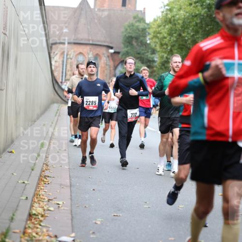 05.10.2025 - 20. swb-Marathon Bremen Michael Strokosch http://msf.ph/oto/9220799 05.10.2025 12:50:53 Laufen 2285, 5446, 12, 12, 96 meine-sportfotos.de
