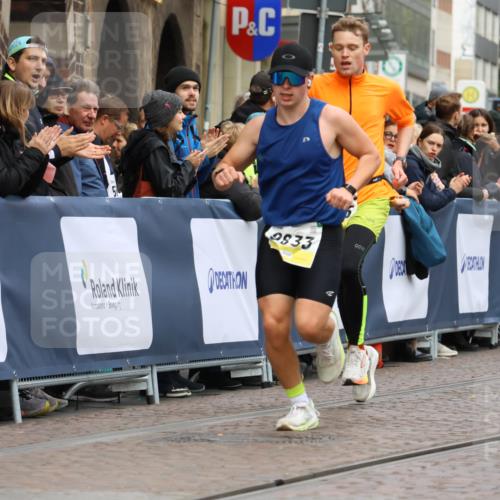 05.10.2025 - 20. swb-Marathon Bremen Strokosch-Dieckow http://msf.ph/oto/9220801 05.10.2025 10:36:48 Ziel 9429, 9833, 10425 meine-sportfotos.de
