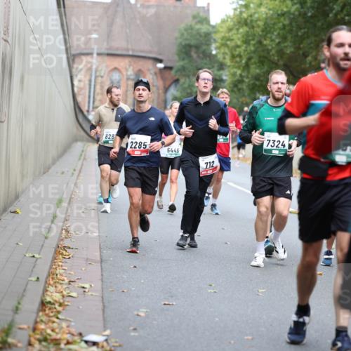 05.10.2025 - 20. swb-Marathon Bremen Michael Strokosch http://msf.ph/oto/9220802 05.10.2025 12:50:54 Laufen 828, 2285, 5446, 12, 7324 meine-sportfotos.de