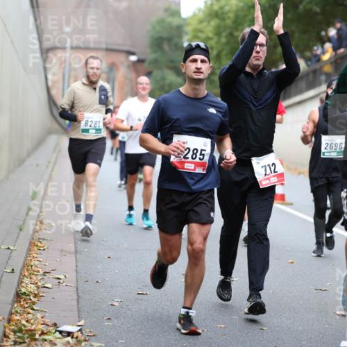 05.10.2025 - 20. swb-Marathon Bremen Michael Strokosch http://msf.ph/oto/9220809 05.10.2025 12:50:56 Laufen 8281, 285, 712, 2696, 7324 meine-sportfotos.de