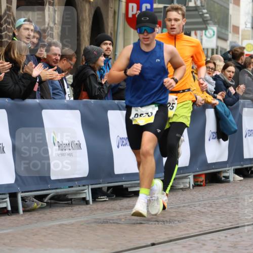 05.10.2025 - 20. swb-Marathon Bremen Strokosch-Dieckow http://msf.ph/oto/9220810 05.10.2025 10:36:48 Ziel 9429, 9833, 10425 meine-sportfotos.de