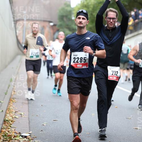 05.10.2025 - 20. swb-Marathon Bremen Michael Strokosch http://msf.ph/oto/9220811 05.10.2025 12:50:56 Laufen 828, 2285, 712, 269, 732 meine-sportfotos.de