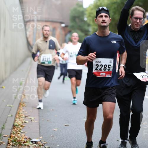 05.10.2025 - 20. swb-Marathon Bremen Michael Strokosch http://msf.ph/oto/9220812 05.10.2025 12:50:56 Laufen 8281, 2285, 269 meine-sportfotos.de