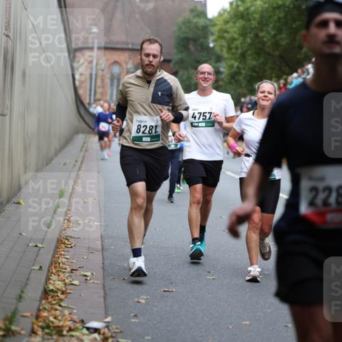 05.10.2025 - 20. swb-Marathon Bremen Michael Strokosch http://msf.ph/oto/9220814 05.10.2025 12:50:57 Laufen 8281, 4757, 2285 meine-sportfotos.de