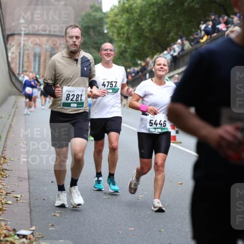05.10.2025 - 20. swb-Marathon Bremen Michael Strokosch http://msf.ph/oto/9220815 05.10.2025 12:50:57 Laufen 8281, 4757, 5446, 285 meine-sportfotos.de