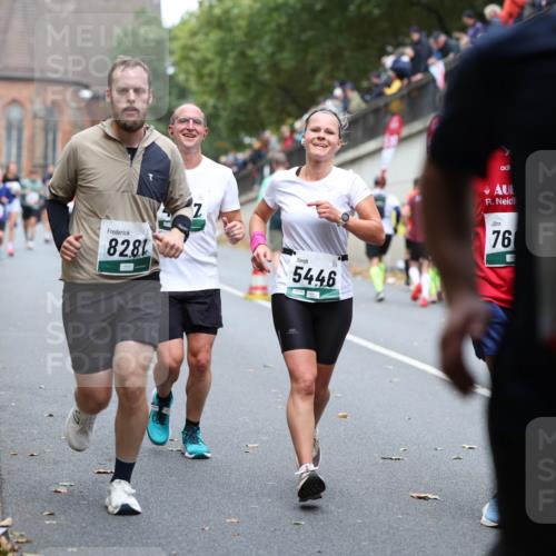 05.10.2025 - 20. swb-Marathon Bremen Michael Strokosch http://msf.ph/oto/9220817 05.10.2025 12:50:57 Laufen 8281, 5446, 76, 2285 meine-sportfotos.de