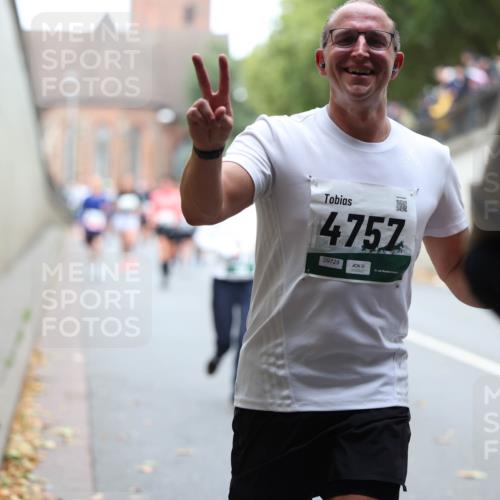 05.10.2025 - 20. swb-Marathon Bremen Michael Strokosch http://msf.ph/oto/9220824 05.10.2025 12:50:59 Laufen 4757, 09728 meine-sportfotos.de