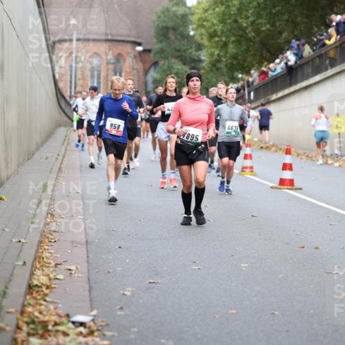 05.10.2025 - 20. swb-Marathon Bremen Michael Strokosch http://msf.ph/oto/9220839 05.10.2025 12:51:04 Laufen 858, 895 meine-sportfotos.de