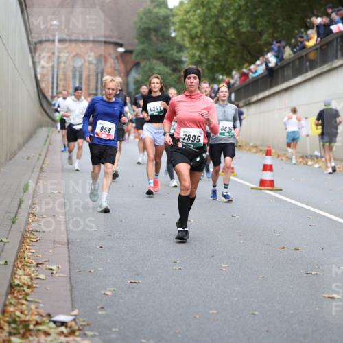 05.10.2025 - 20. swb-Marathon Bremen Michael Strokosch http://msf.ph/oto/9220840 05.10.2025 12:51:04 Laufen 858, 4241, 7895, 6635 meine-sportfotos.de
