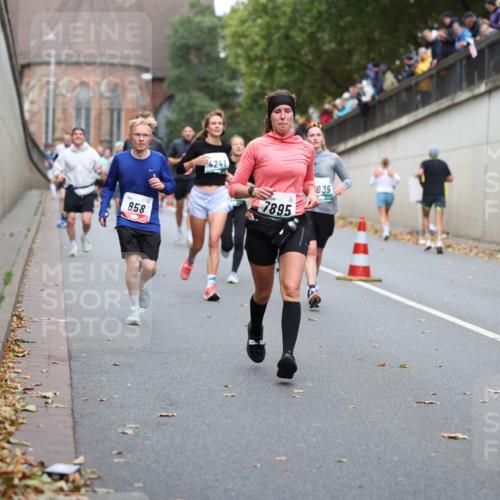 05.10.2025 - 20. swb-Marathon Bremen Michael Strokosch http://msf.ph/oto/9220841 05.10.2025 12:51:05 Laufen 858, 4241, 7895, 635 meine-sportfotos.de